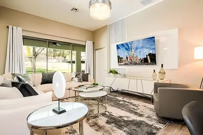 a living room with a white couch and tables at Casa 4Q Windsor Hills c/ Piscina e Game Room in Orlando