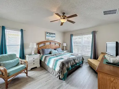 a bedroom with a bed and a ceiling fan at Family Fun Tropical Home in Kissimmee