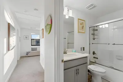 a white bathroom with a sink and a toilet at Villa 6Q Luxo c/ Piscina, Spa e Perto da Disney in Kissimmee