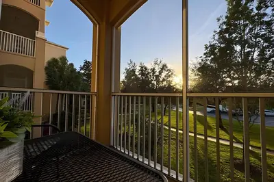 a screened in porch with a view of a street at Condo 3Q Windsor Hills — Perto da Disney in Orlando