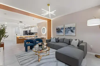 a living room with a couch and a table at Apto 2Q Storey Lake — Vista Lago e Clube in Kissimmee