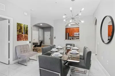 a dining room and living room with a table and chairs at Apartamento 3 Quartos Amplo no Vista Cay Resort in Orlando