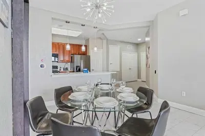 a dining room with a glass table and chairs at Condo 3Q Vista Cay c/ Varanda e Piscina Resort in Orlando