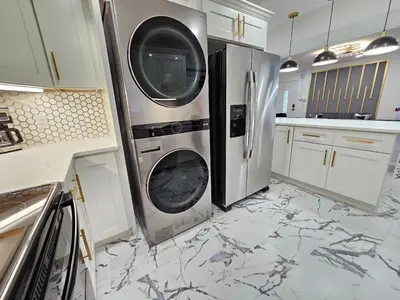 a kitchen with a washer and dryer in it at Stylish Duplex walkTO Lake Eola Orlando. Sleeps 8 in Orlando
