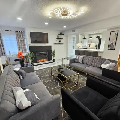 Stylish Duplex walkTO Lake Eola Orlando. Sleeps 8