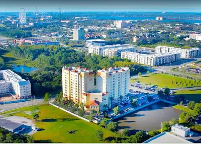 an aerial view of a city with buildings and a river at Flats moderno 4min da Universal - The Point Orlando in Orlando