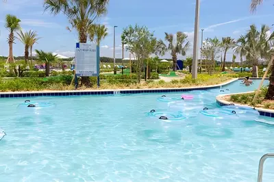 a swimming pool at a resort with blue water at Casa Familiar 10min da Disney + Piscina Privativa in Kissimmee