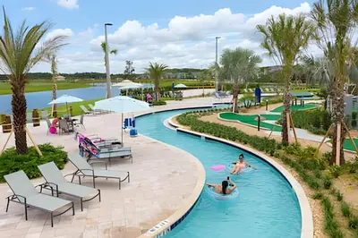 a group of people swimming in a pool at a resort at Casa 4Q Moderna c/ Lazy River e Toboáguas in Kissimmee
