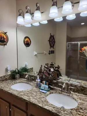 a bathroom with two sinks and a large mirror at Villa Coco in Kissimmee