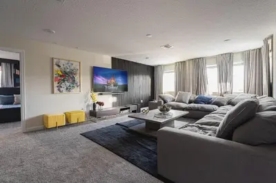a living room with a couch and a table at Casa 7Q Storey Lake c/ Piscina, Spa e Game Room in Kissimmee