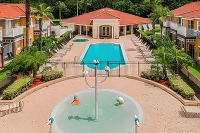 an aerial view of a pool at a resort at Casa Aconchegante no Lake Berkley – Perto da Disney in Kissimmee