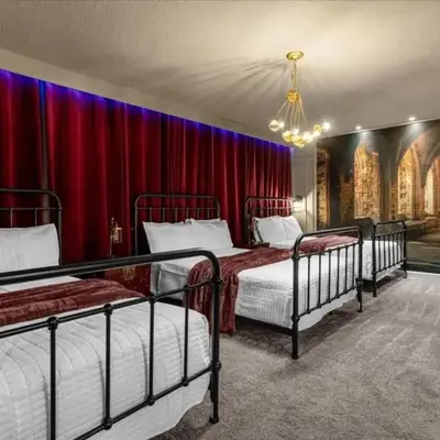 9 bed Home Storey Lake home