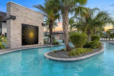 a swimming pool with palm trees in front of a building at Paradiso Grande 5Q c Piscina e Quartos Temáticos in Orlando