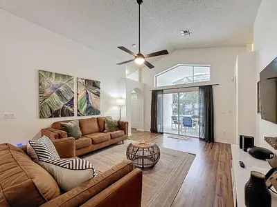 Gallery image of Incredible 4 bed Pool Spa Home, Minutes to Disney villa in Orlando
