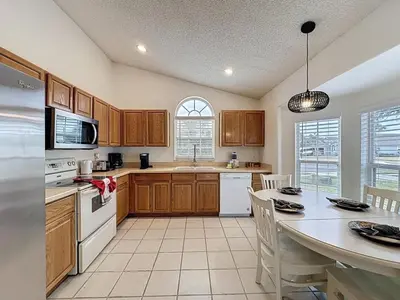 Gallery image of Incredible 4 bed Pool Spa Home, Minutes to Disney villa in Orlando
