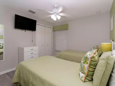 a bedroom with two beds and a ceiling fan at Holiday Home 4-Schlafzimmer-Ferienhaus mit Whirlpool by Interhome in Kissimmee