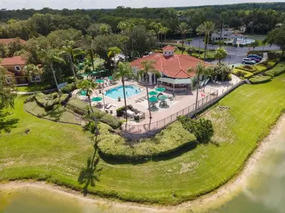 an aerial view of a resort with a swimming pool at Casa Familiar 3Q c/ Clubhouse Perto da Disney in Kissimmee