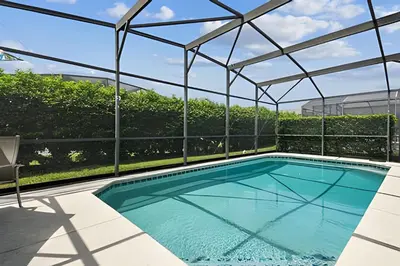 an indoor swimming pool with a glass roof at Casa aconchegante em Glenbrook perto da Disney in Orlando