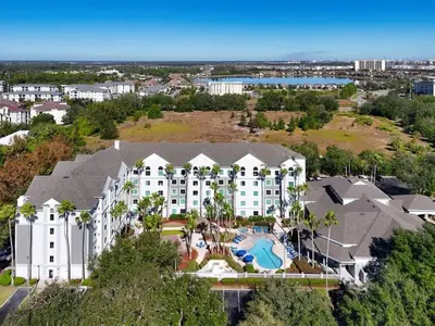 an aerial view of a resort with a pool at Apto c/ Vista Piscina – Perto da Disney 1Q in Orlando