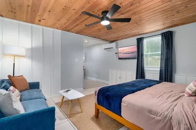 a bedroom with a bed and a ceiling fan at Hip Orlando Studio Nearby Restaurants and Parks in Orlando
