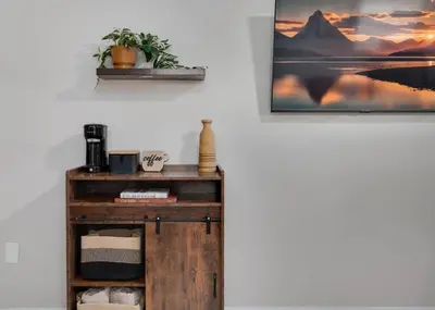 a room with a table with a picture on the wall at Chic Studio Near Downtown & Theme Parks in Orlando