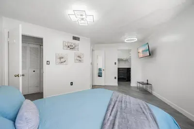 a bedroom with a blue bed in a room at Condo with Pool, Gym, Golf, Jacuzzi and Game Areas in Orlando