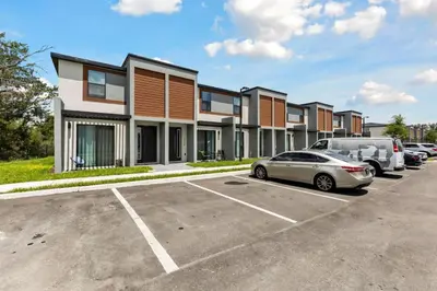 a row of houses in a parking lot at Elegant Home near Disney - pool - free parking in Kissimmee