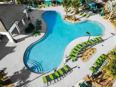 an overhead view of a swimming pool at a resort at Townhome 4Q c/ Piscina Privativa – Storey Lake in Kissimmee