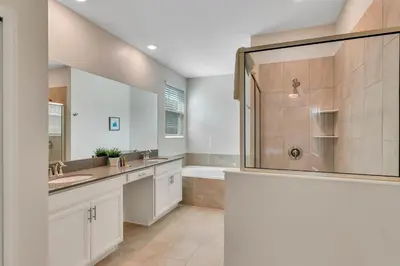 a bathroom with a shower and a sink and a tub at Casa 6Q c/ Piscina & Sala de Jogos — Storey Lake in Kissimmee