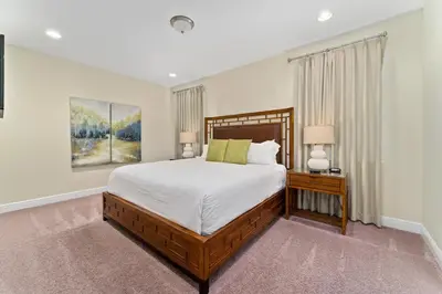 a bedroom with a large bed and two lamps at Amazing Stay 10 min from Disney in Orlando