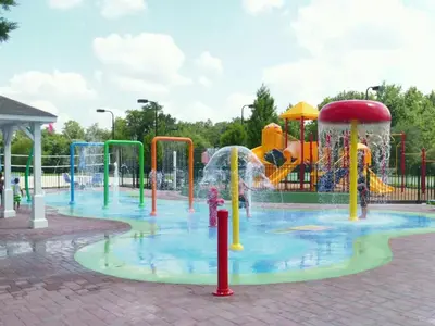 a splash park with a water park at Condo 4Q Seven Dwarfs Resort - Perto da Disney in Kissimmee