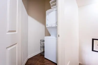 a white refrigerator with its door open in a room at Casa 4Q Moderna em Lucaya Village Kissimmee in Kissimmee