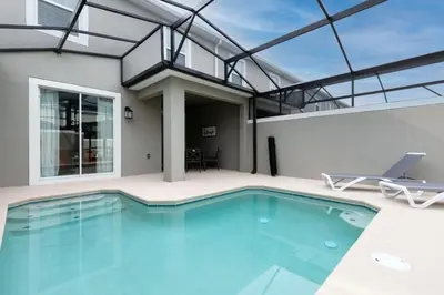 a swimming pool in a house with a glass ceiling at Casa 4Q Chic Storey Lake - Perto Disney in Kissimmee
