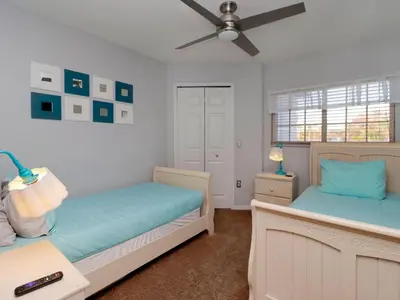 a bedroom with two beds and a ceiling fan at Holiday Home Villa mit 6 Schlafzimmern und atemberaubendem Seeblick by Interhome in Kissimmee