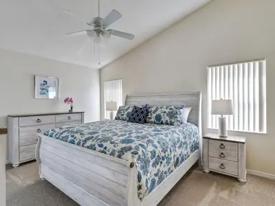 a bedroom with a bed and a ceiling fan at Holiday Home Entspannende Familienvilla mit privatem Pool und Spa- Große Lanai mit reichlich by Interhome in Orlando