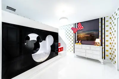 a childs room with a black and white wall at Storey Lake Resort 9Q c/ Piscina & Game Room in Kissimmee