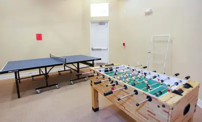 a ping pong table in a room with two tables at Casa 6Q Bella Vida Resort – Perto Disney in Kissimmee
