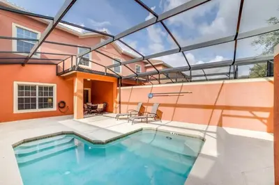 an indoor swimming pool with a large glass ceiling at Townhouse 4Q c/ Piscina no Paradise Palms in Kissimmee