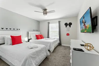 a bedroom with two beds with red pillows at Townhome 4Q c/ Piscina Privativa no Storey Lake in Kissimmee
