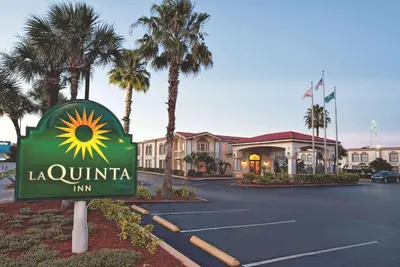 a sign for a la union inn in a parking lot at La Quinta Inn by Wyndham Orlando International Drive North in Orlando