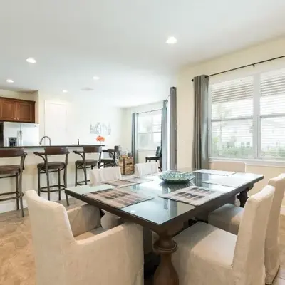 Wilmington Loop 6 Br Luxury Villa with Pool and Spa