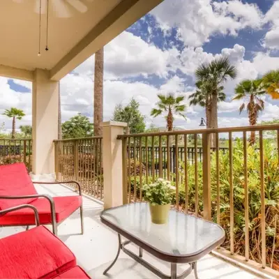 Newly Renovated LAKEVIEW Vista Cay Condo