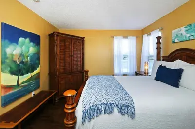 a bedroom with a bed and a painting on the wall at Aquamarine Hideaway in Kissimmee