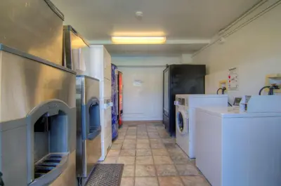 a laundry room with a washer and dryer at Motel 6-Orlando, FL - Winter Park in Orlando