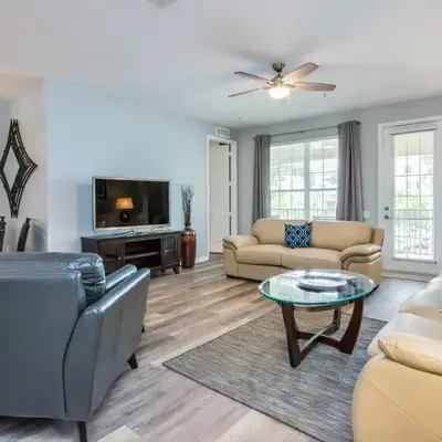 Beautiful Condo w Private Balcony Near Universal