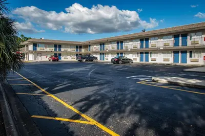 an empty parking lot in front of a building at Motel 6-Kissimmee, FL - Orlando in Orlando