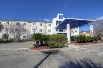 a parking lot in front of a building at Motel 6-Orlando, FL - International Dr in Orlando