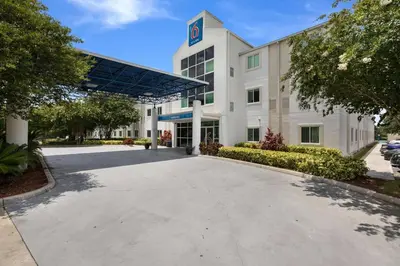 an empty parking lot in front of a building at Motel 6-Orlando, FL - International Dr in Orlando
