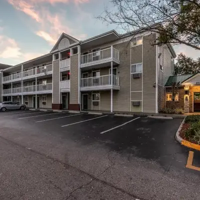 HomeTowne Studios by Red Roof Orlando - Casselberry