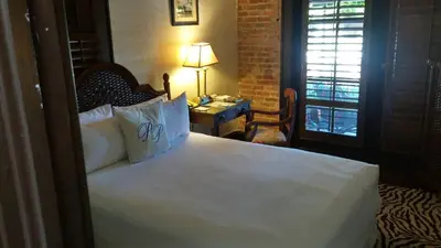 a bedroom with a bed and a table with a lamp at Park Plaza Hotel Orlando - Winter Park in Orlando